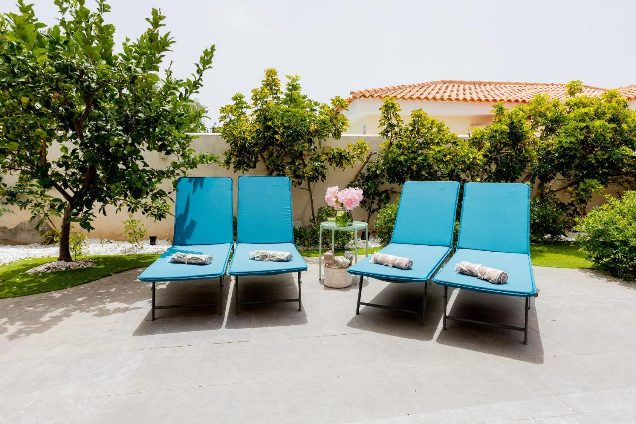 Villa With A Private Swimming Pool カジャオ・サルバヘ エクステリア 写真