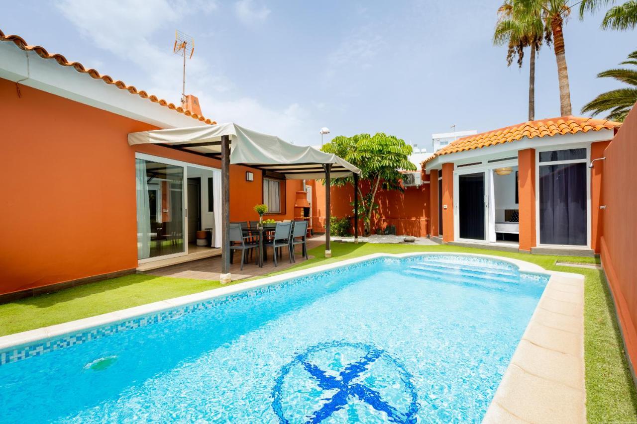 Villa With A Private Swimming Pool カジャオ・サルバヘ エクステリア 写真